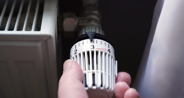 hand turning radiator temperature